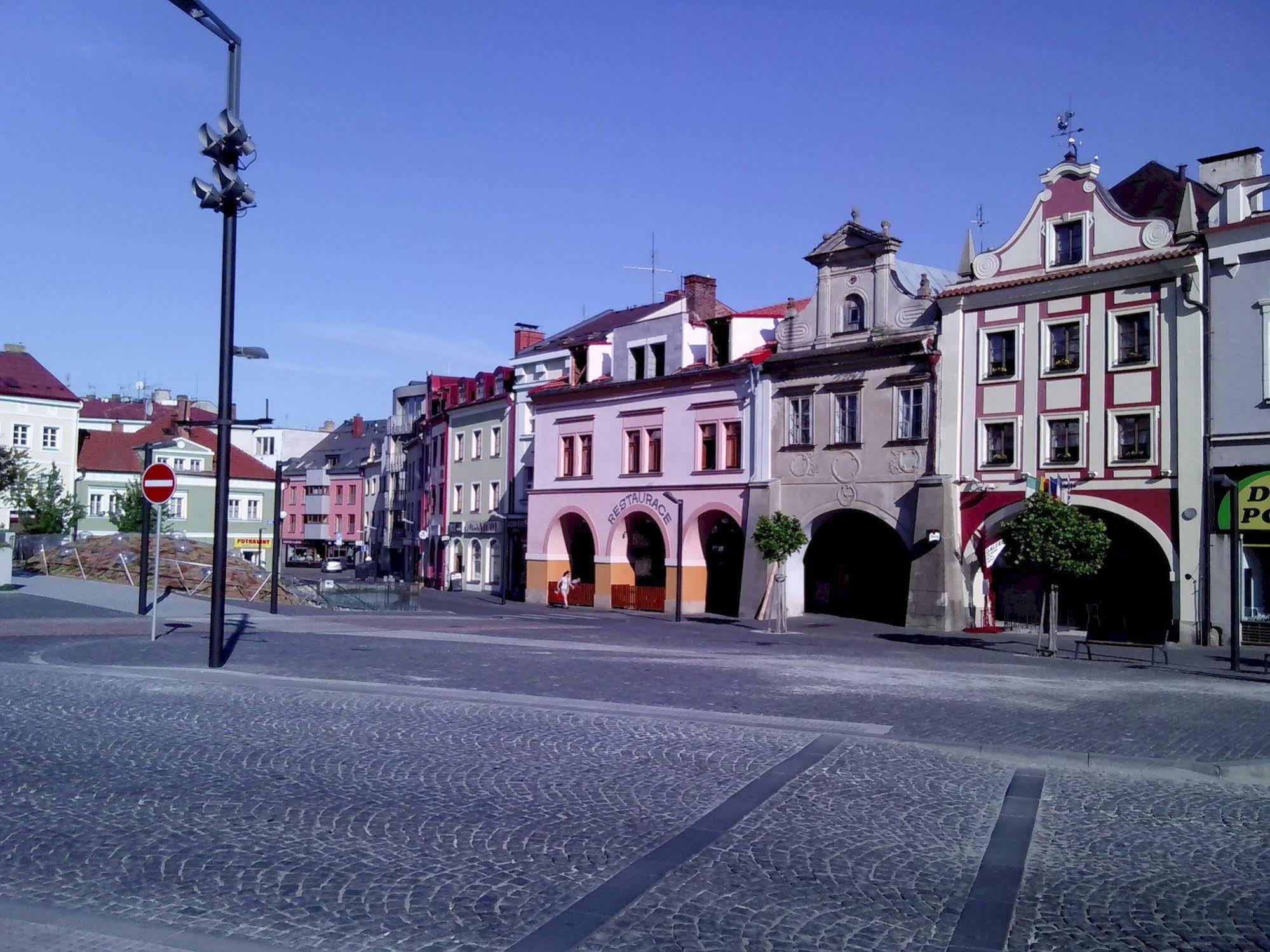 Hotel Zlaty Kohout Mladá Boleslav Esterno foto