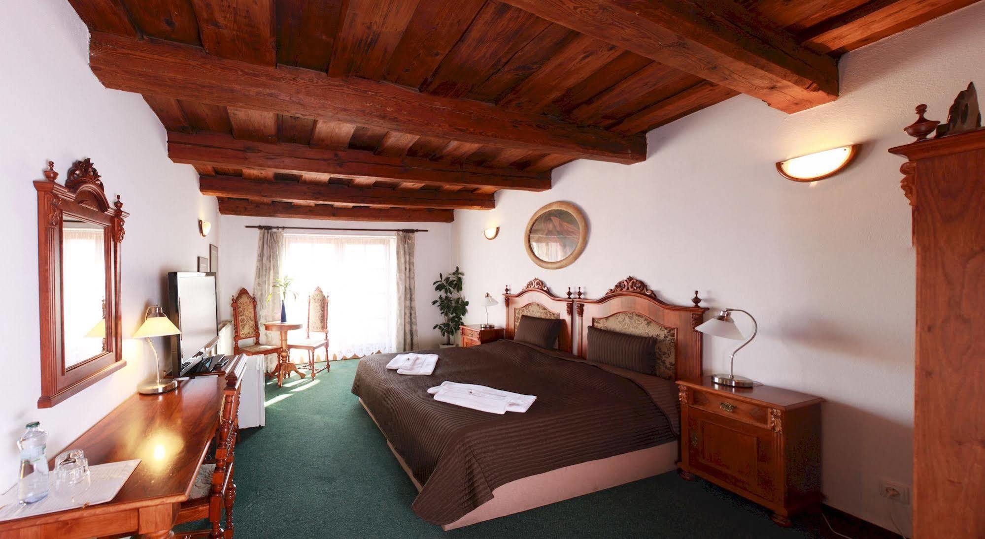 Hotel Zlaty Kohout Mladá Boleslav Esterno foto