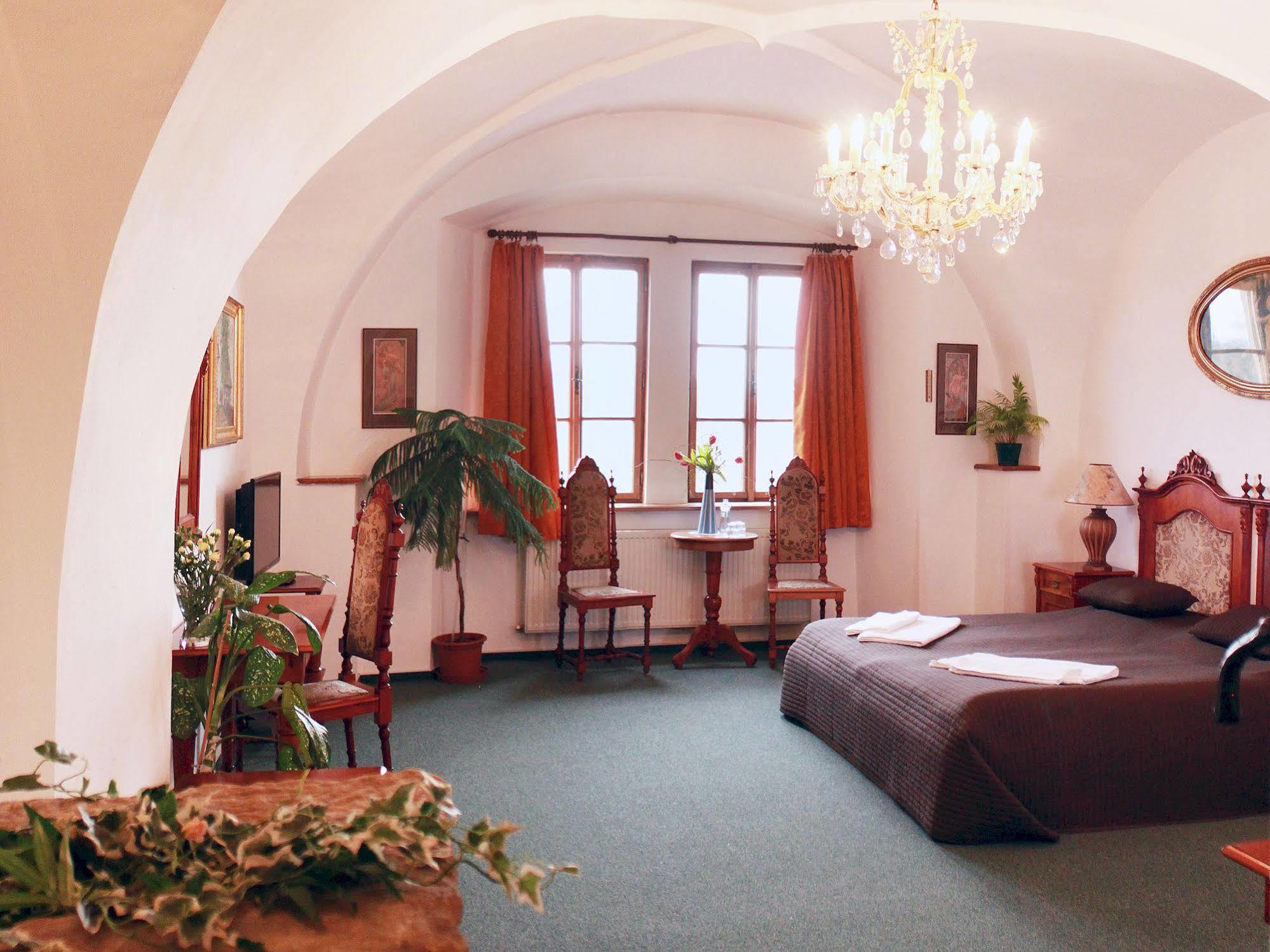 Hotel Zlaty Kohout Mladá Boleslav Esterno foto
